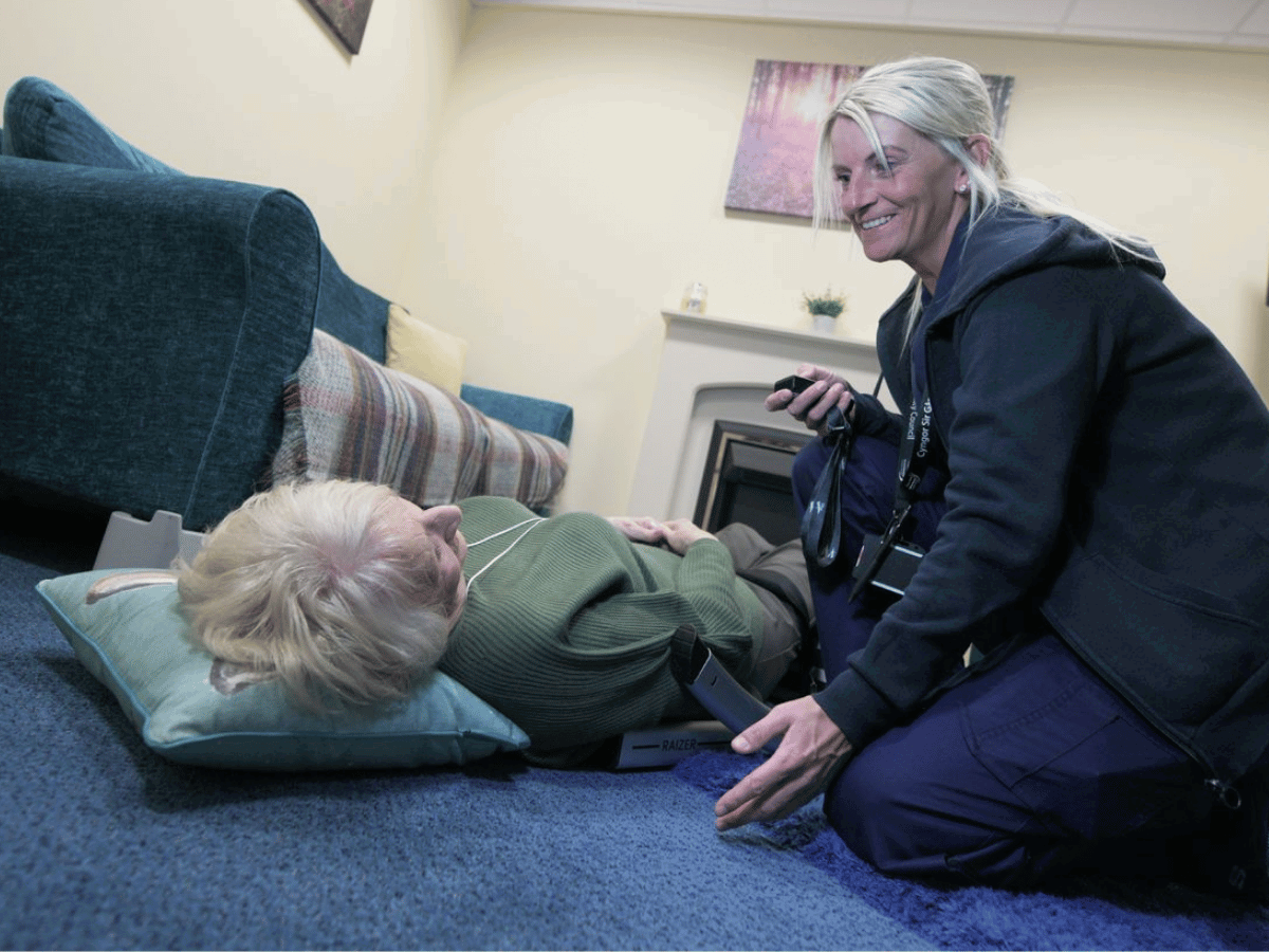 Delta staff member assisting a customer at home